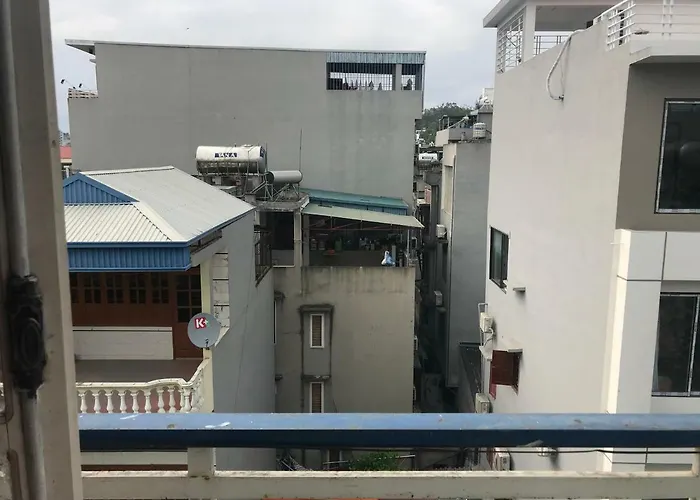 Nha Nghi Hoang Kim *